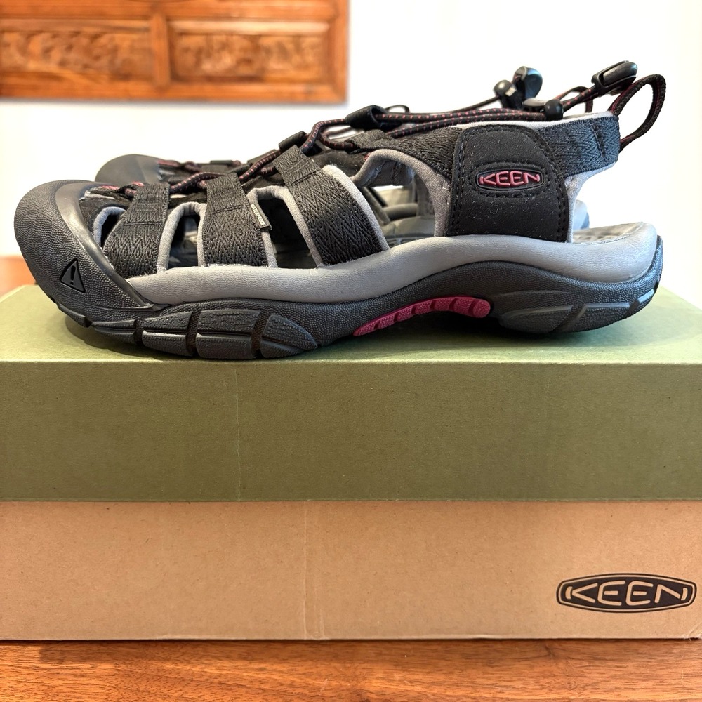KEEN Newport H2 Waterproof Sandals Black Raspberry Womens Size 7 1022801 NEW